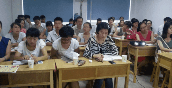 哪所學(xué)校教學(xué)方面比較專業(yè)點(diǎn)?其實(shí)貴州職業(yè)學(xué)校就比較不錯。