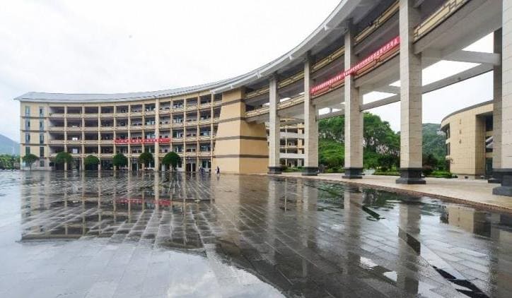 關(guān)嶺民族職業(yè)學(xué)校簡介