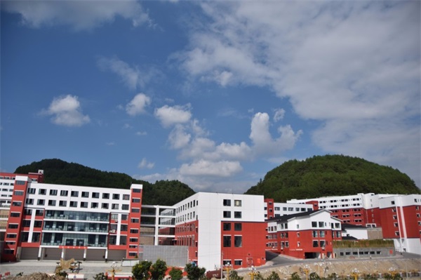 貴州省鳳岡縣中等職業(yè)學校學校簡介
