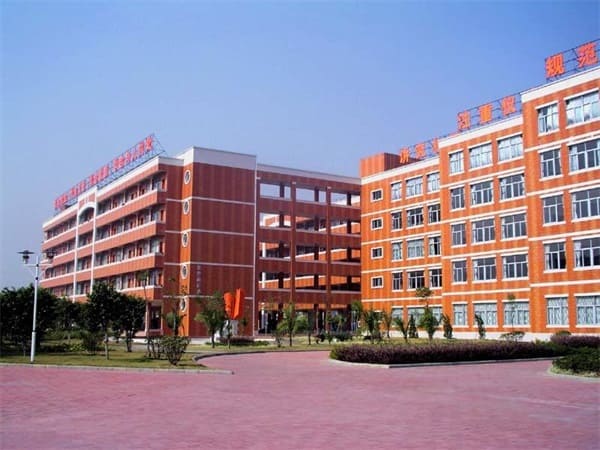 黔西南州神舟職業(yè)技術(shù)學(xué)校學(xué)校簡(jiǎn)介