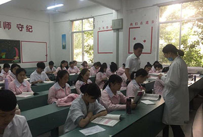 重慶衛(wèi)生學(xué)校會不會培養(yǎng)男護士