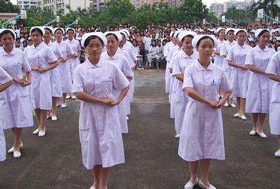選擇重慶衛(wèi)生學校護理專業(yè)如何