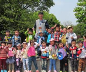 最美幼師----孫瓊玉：把孩子當(dāng)成自己孩子_幼師中專學(xué)校招生介紹