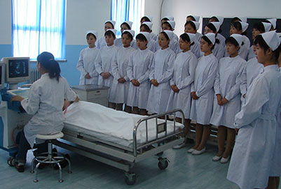 重慶衛(wèi)生學(xué)校的高級(jí)護(hù)理和普通護(hù)士有啥區(qū)別