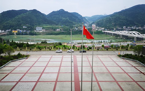 岑鞏職校