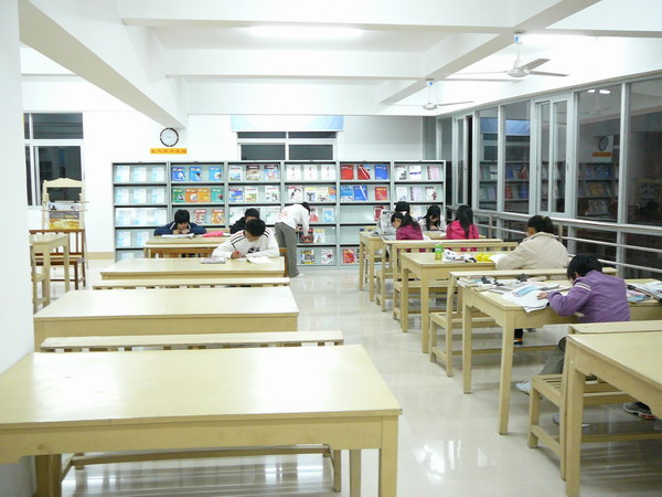 泉州財貿(mào)職業(yè)技術(shù)學(xué)校學(xué)費、大概收費是多少