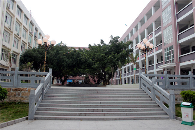 福建省莆田海峽職業(yè)中專學(xué)校學(xué)費(fèi)、大概收費(fèi)是多少