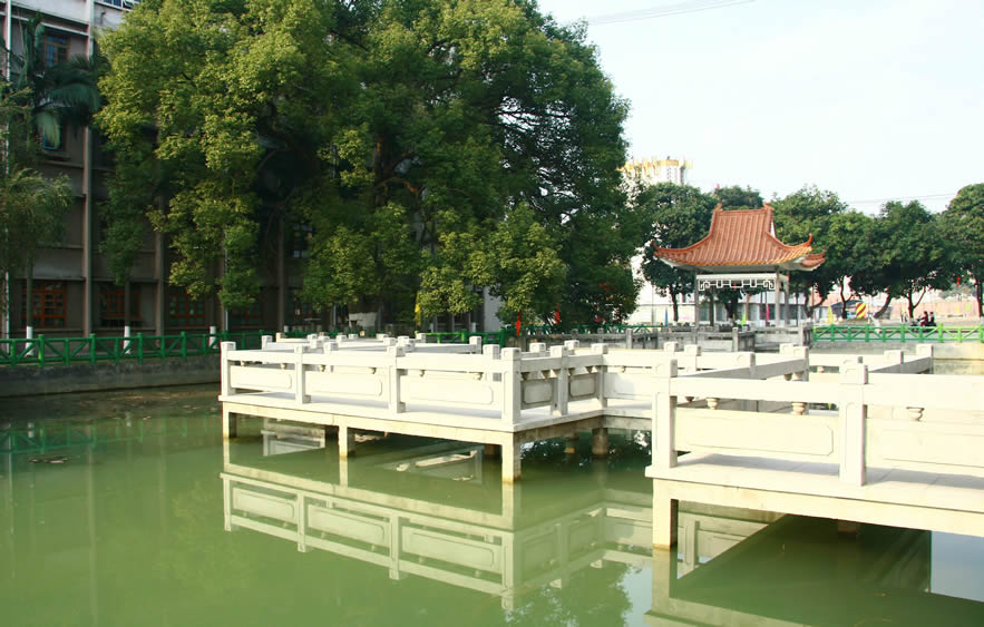 廣西百色農(nóng)業(yè)學(xué)校學(xué)費(fèi)多少、學(xué)校收費(fèi)標(biāo)準(zhǔn)