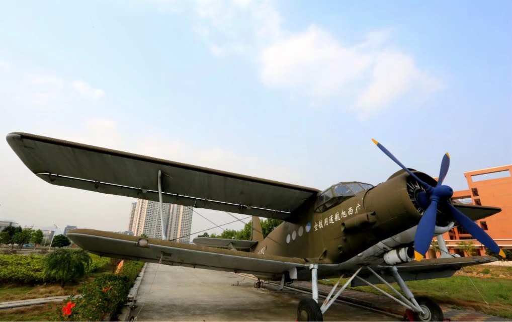 來賓市航空職業(yè)技術學校學費多少、學校收費標準