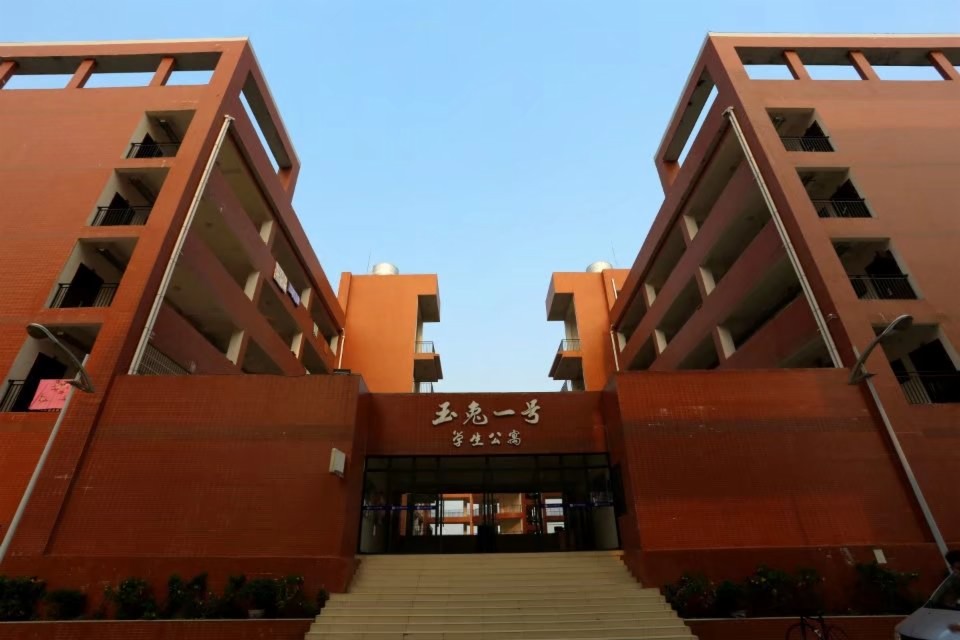 來(lái)賓市航空職業(yè)技術(shù)學(xué)校招生要求、學(xué)校招生對(duì)象