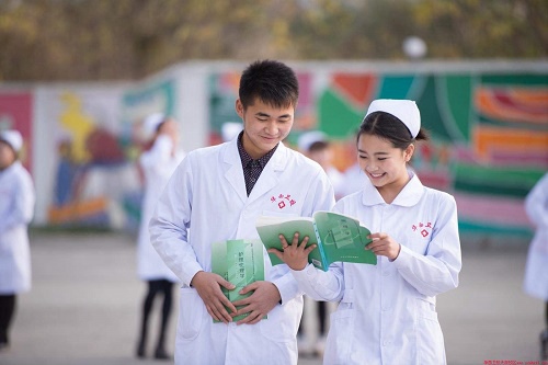 男生可以學貴州衛(wèi)生學校的高級護理專業(yè)嗎？