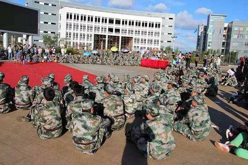 興義民族師范學(xué)院五年制大專學(xué)費(fèi)高嗎？