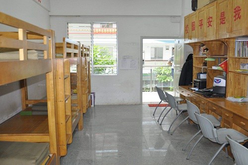 貴陽(yáng)職工中等專業(yè)學(xué)校寢室是幾人間