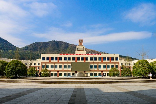 報考貴州經(jīng)貿(mào)職業(yè)技術(shù)學(xué)院五年制大專有哪些要求