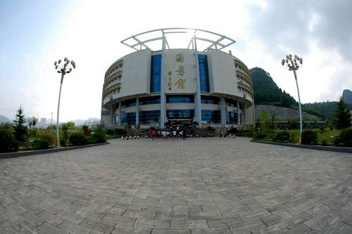 銅仁職業(yè)技術(shù)學(xué)院五年制大專的乘車路線