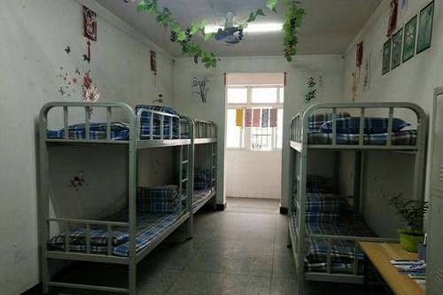 貴州省電子工業(yè)學(xué)校宿舍是幾人間
