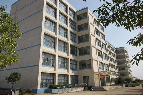 貴州省電子工業(yè)學(xué)校宿舍是幾人間