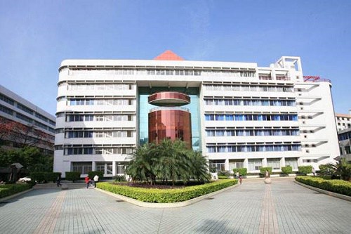 清鎮(zhèn)市衛(wèi)生職業(yè)技術(shù)學(xué)校學(xué)費(fèi)多少錢