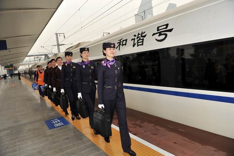 當(dāng)高鐵動(dòng)車(chē)乘務(wù)員好不好