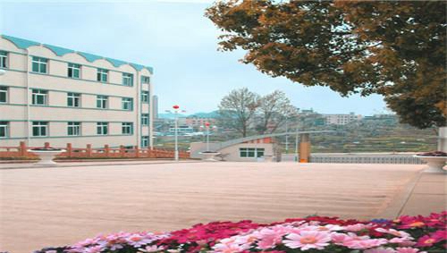 安順職業(yè)技術學院校門內景