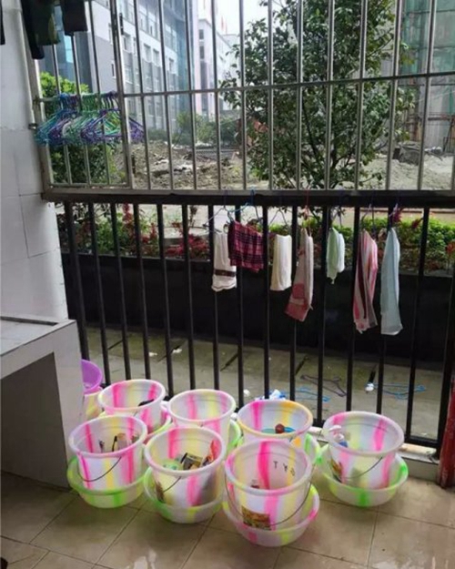 成都機電工程學校寢室圖片