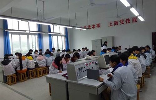 重慶市經(jīng)貿(mào)中等專業(yè)學(xué)校圖片、照片