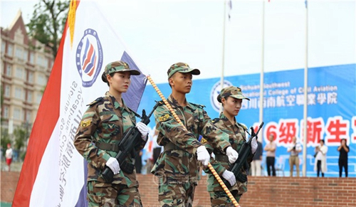 四川西南航空職業(yè)學(xué)院制服及校服圖片展示