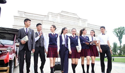 四川西南航空職業(yè)學(xué)院制服及校服圖片展示