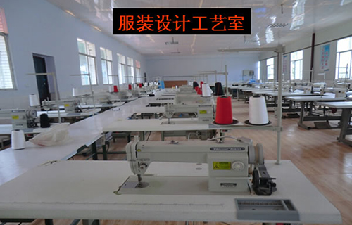 重慶涪陵創(chuàng)新計算機學(xué)校服裝設(shè)計工藝室