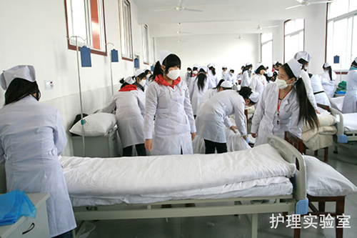 重慶光華女子職業(yè)中等專業(yè)學(xué)校護理實訓(xùn)室