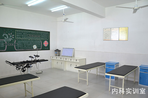 重慶光華女子職業(yè)中等專業(yè)學(xué)校內(nèi)科實訓(xùn)室