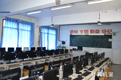 重慶光華女子職業(yè)中等專業(yè)學(xué)校計算機室