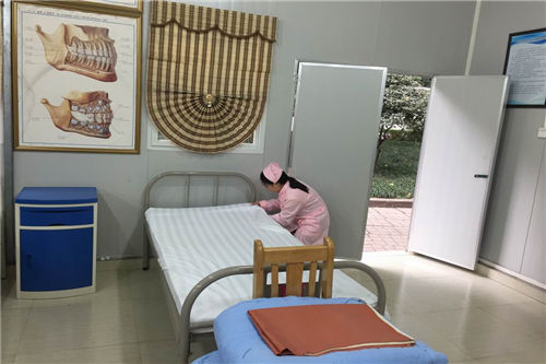 重慶現(xiàn)代職業(yè)技師學院護理實訓圖