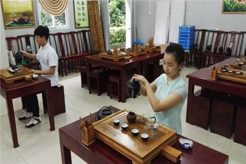 重慶現(xiàn)代職業(yè)技師學院茶藝實訓圖