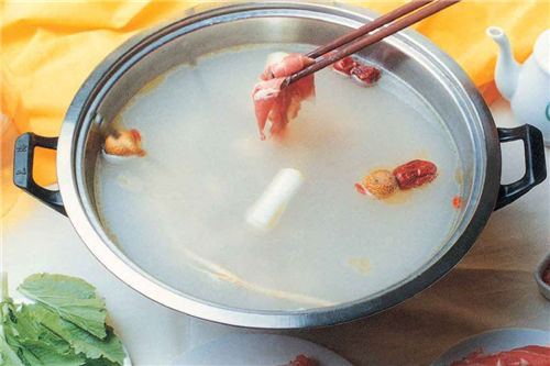重慶現(xiàn)代職業(yè)技師學院火鍋實訓圖