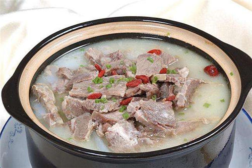 重慶現(xiàn)代職業(yè)技師學院火鍋實訓圖