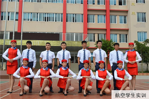 重慶竟成職業(yè)技術(shù)學(xué)校航空專(zhuān)業(yè)實(shí)訓(xùn)圖片