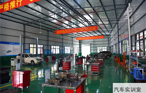 重慶春琿人文技工學(xué)校汽車實訓(xùn)室圖片