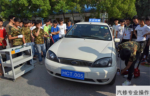 重慶春琿人文技工學(xué)校汽車專業(yè)實操圖片