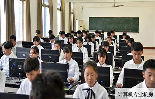 重慶紅春藤技工學(xué)校計(jì)算機(jī)專業(yè)機(jī)房圖片