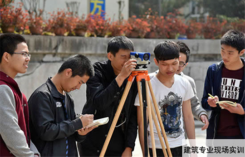 重慶紅春藤技工學(xué)校建筑專業(yè)現(xiàn)場實(shí)訓(xùn)圖片