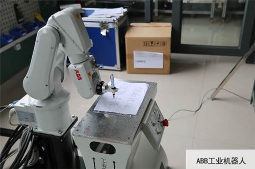 貴州電子信息高級技工學(xué)校(貴州電子信息技師學(xué)院)ABB工業(yè)機器人圖