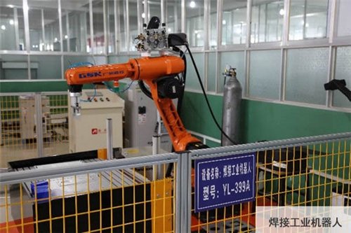 貴州電子信息高級技工學(xué)校(貴州電子信息技師學(xué)院)焊接工業(yè)機器人圖