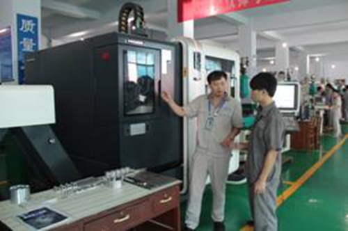 貴州電子信息技師學(xué)院(貴州電子信息高級(jí)技工學(xué)校)國(guó)家級(jí)重點(diǎn)專業(yè)：數(shù)控加工中心專業(yè)介紹