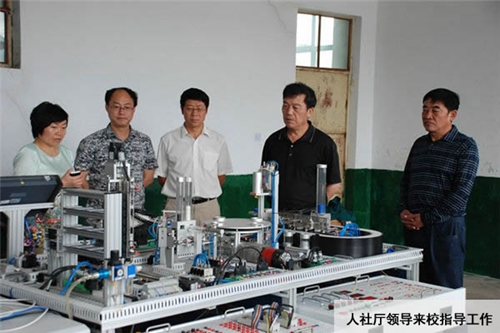 貴州水礦控股集團(tuán)有限責(zé)任公司技工學(xué)校人社廳領(lǐng)導(dǎo)來(lái)校指導(dǎo)工作
