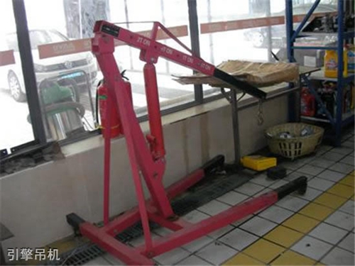 貴陽(yáng)汽車(chē)工業(yè)技術(shù)學(xué)校引擎吊機(jī)