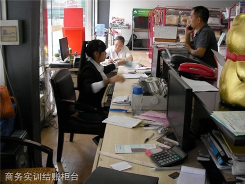 貴陽(yáng)汽車(chē)工業(yè)技術(shù)學(xué)校商務(wù)實(shí)訓(xùn)結(jié)賬柜臺(tái)