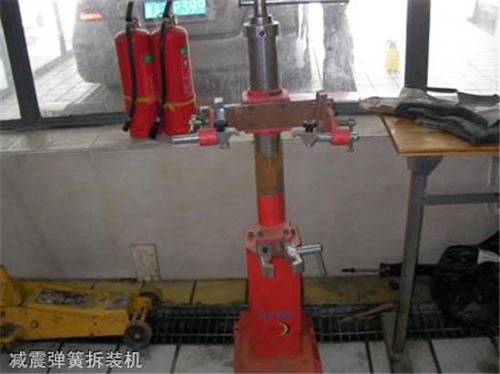 貴陽(yáng)汽車(chē)工業(yè)技術(shù)學(xué)校減震彈簧拆裝機(jī)