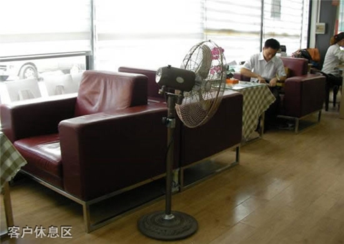 貴陽(yáng)汽車(chē)工業(yè)技術(shù)學(xué)?？蛻粜菹^(qū)