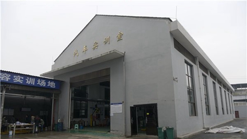 遵義職業(yè)技術(shù)學(xué)校汽車實(shí)訓(xùn)室
